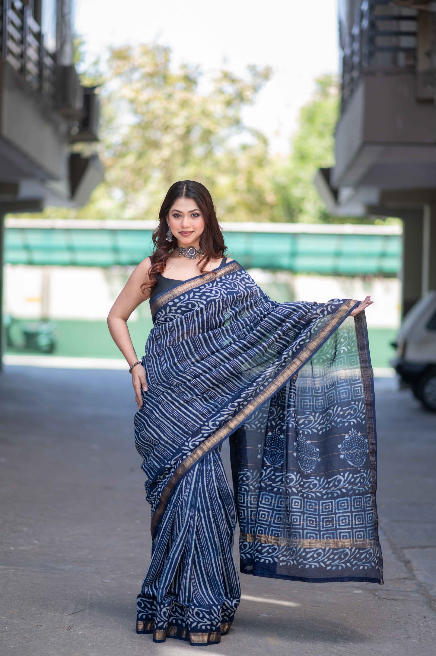 Chitrangada- Indigo Dabu Maheshwari Silk Saree