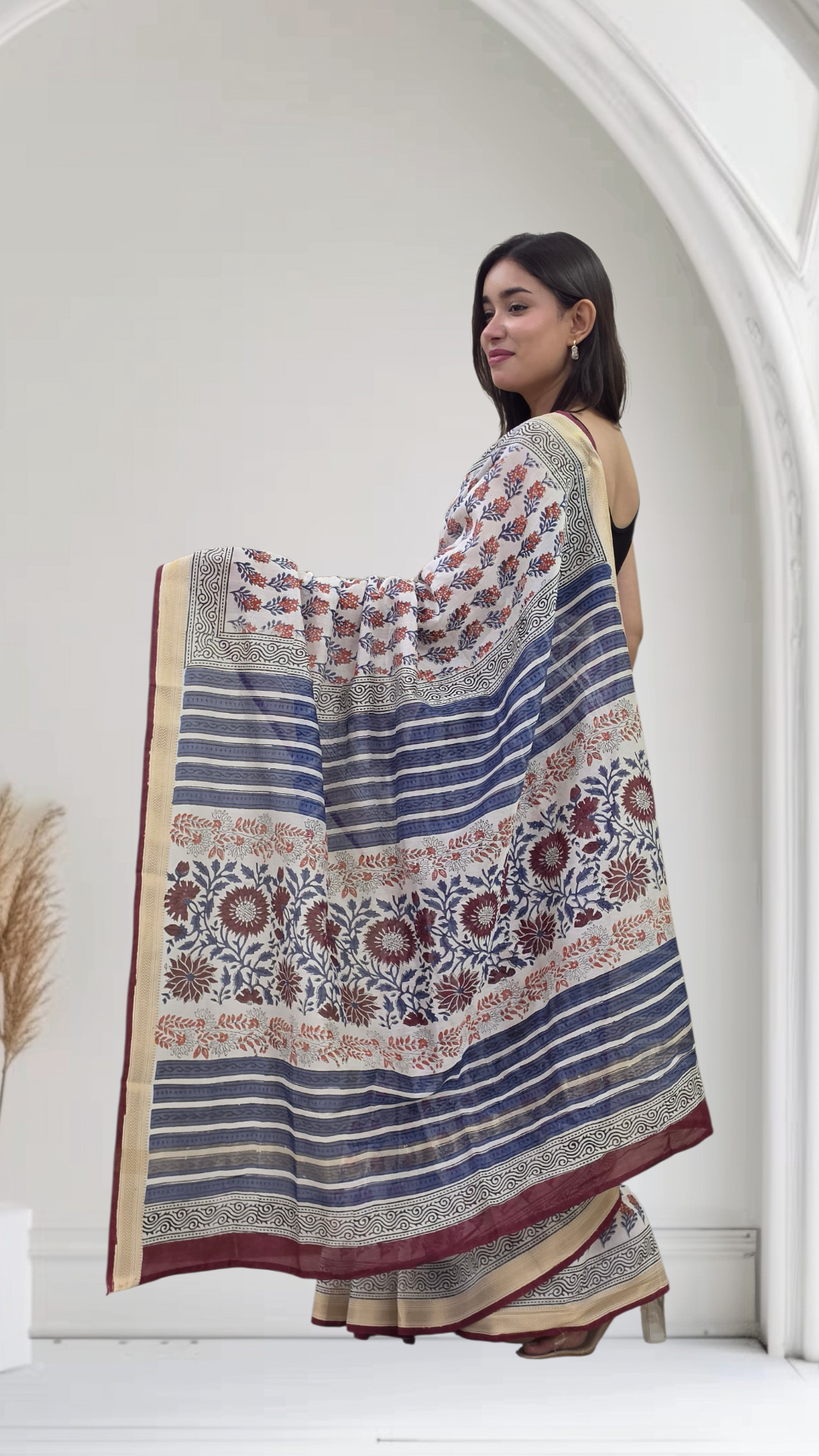 Vedanshi - White Maheshwari Silk Saree