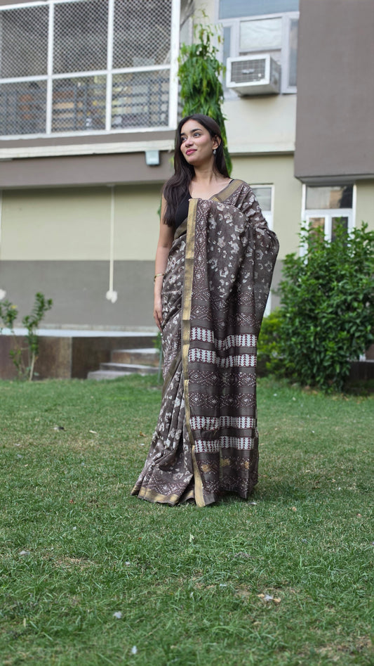 Yashvini- Mud Grey Maheshwari Silk saree