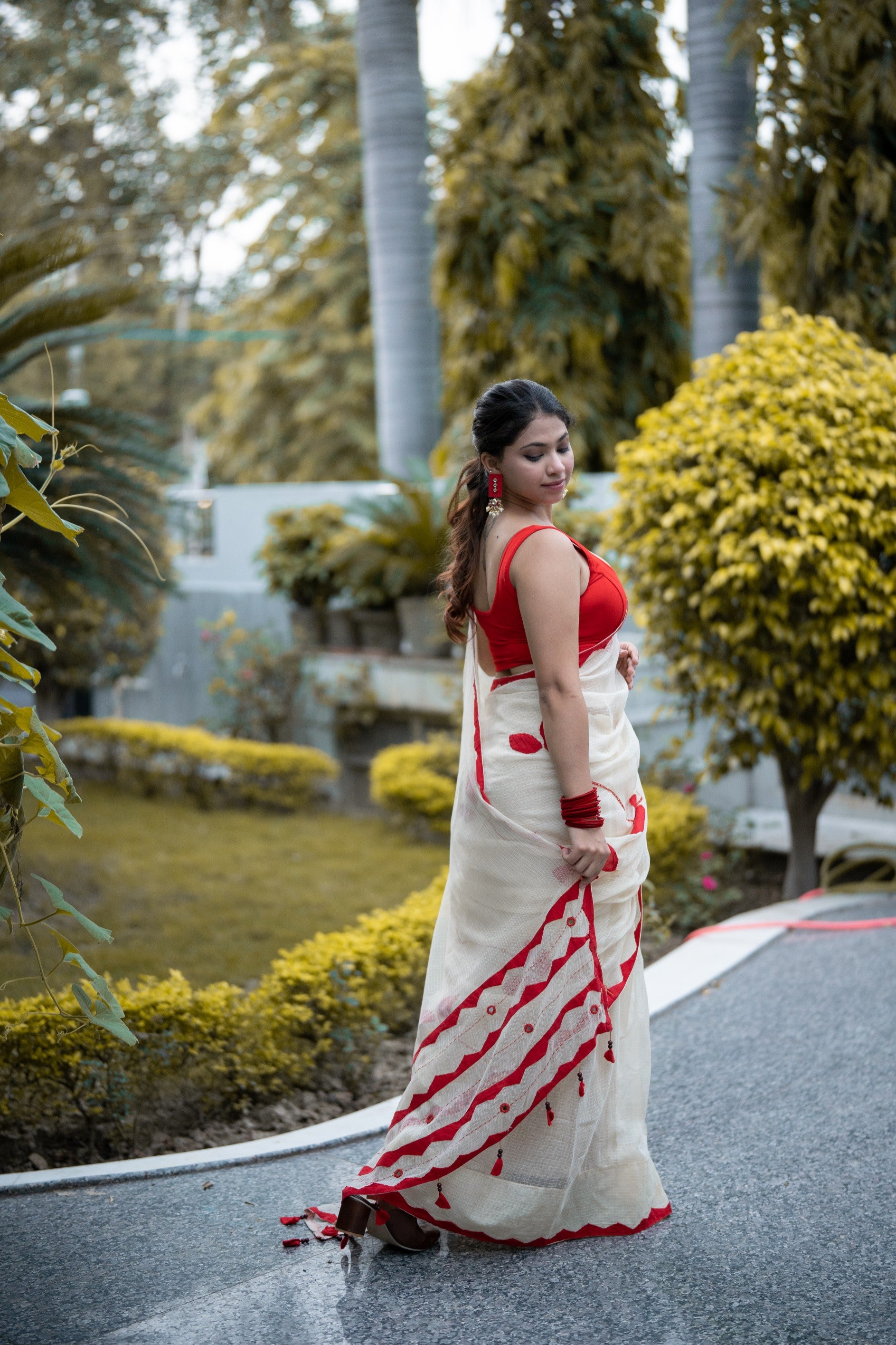 Kaira - Offwhite Doria Applique Saree