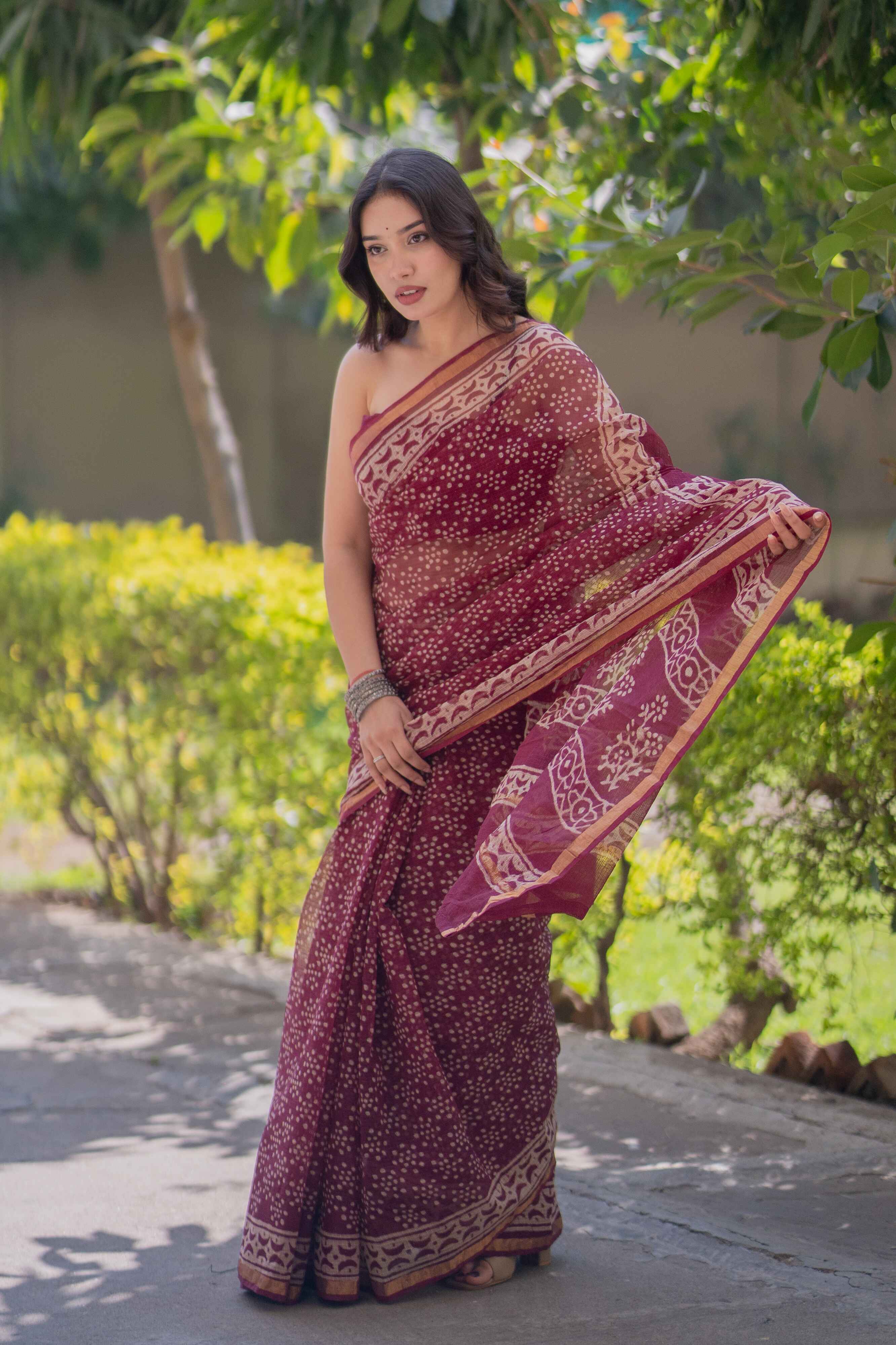 Gulbuta- Floral Kota Doria Saree