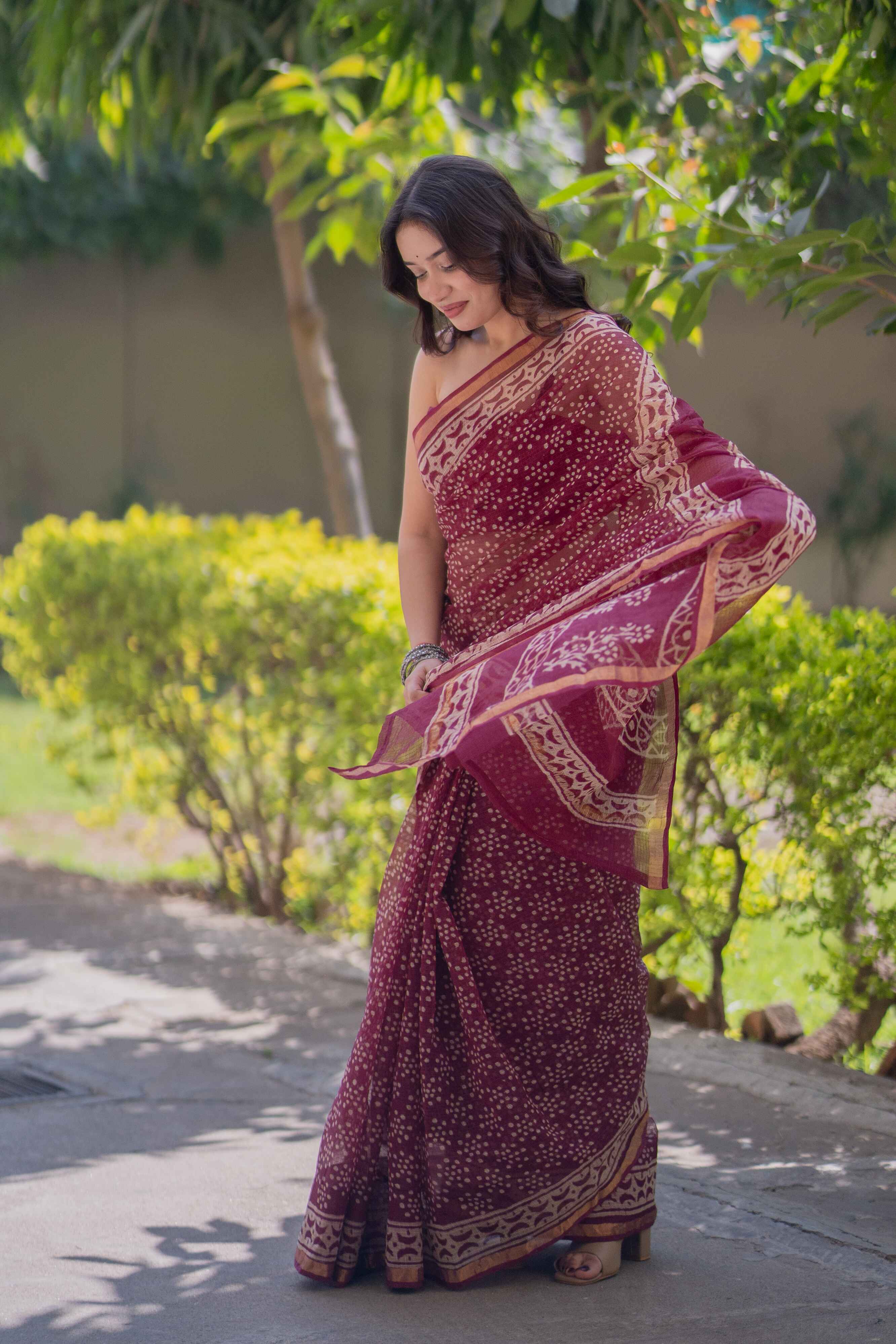Gulbuta- Floral Kota Doria Saree