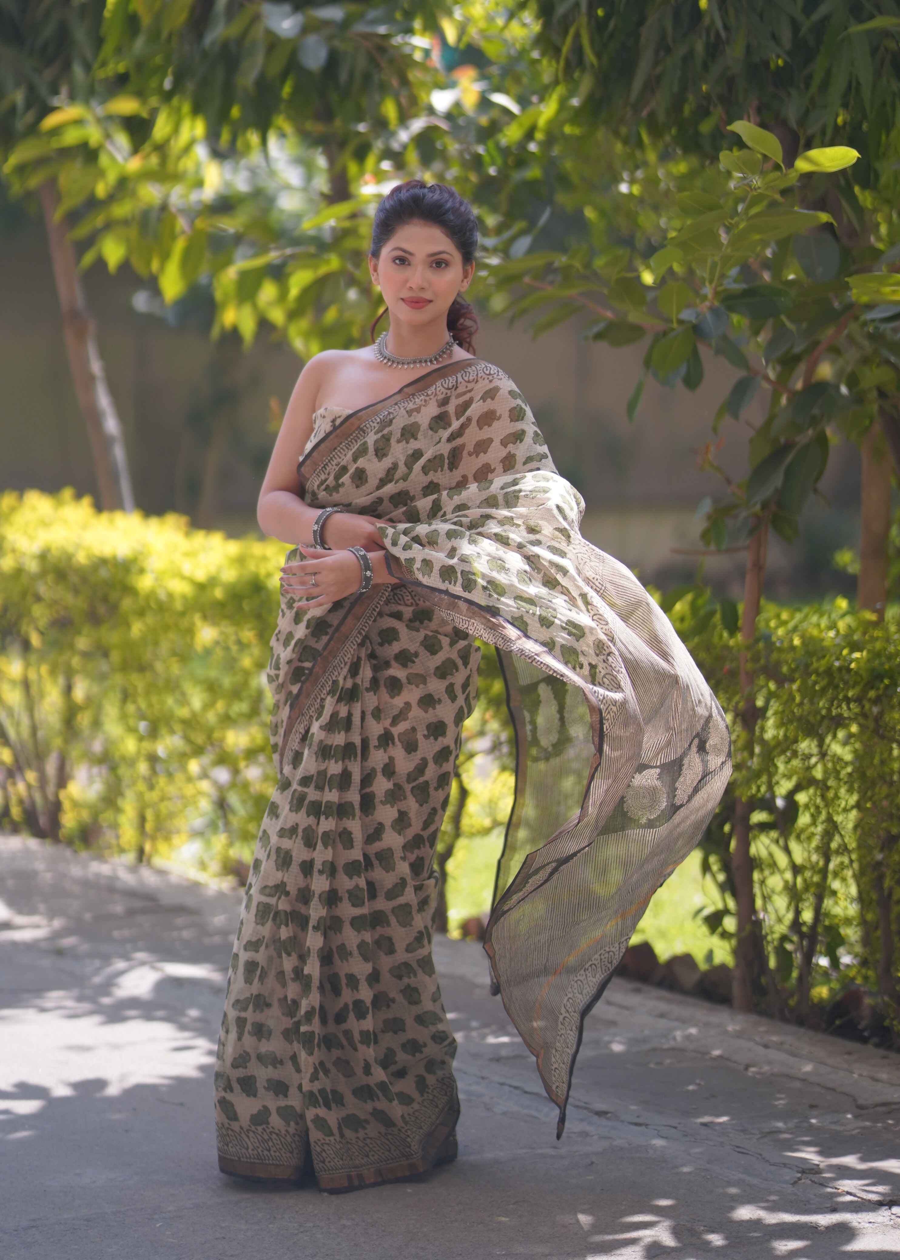 Gajrekha - Cream Kota Doria Saree