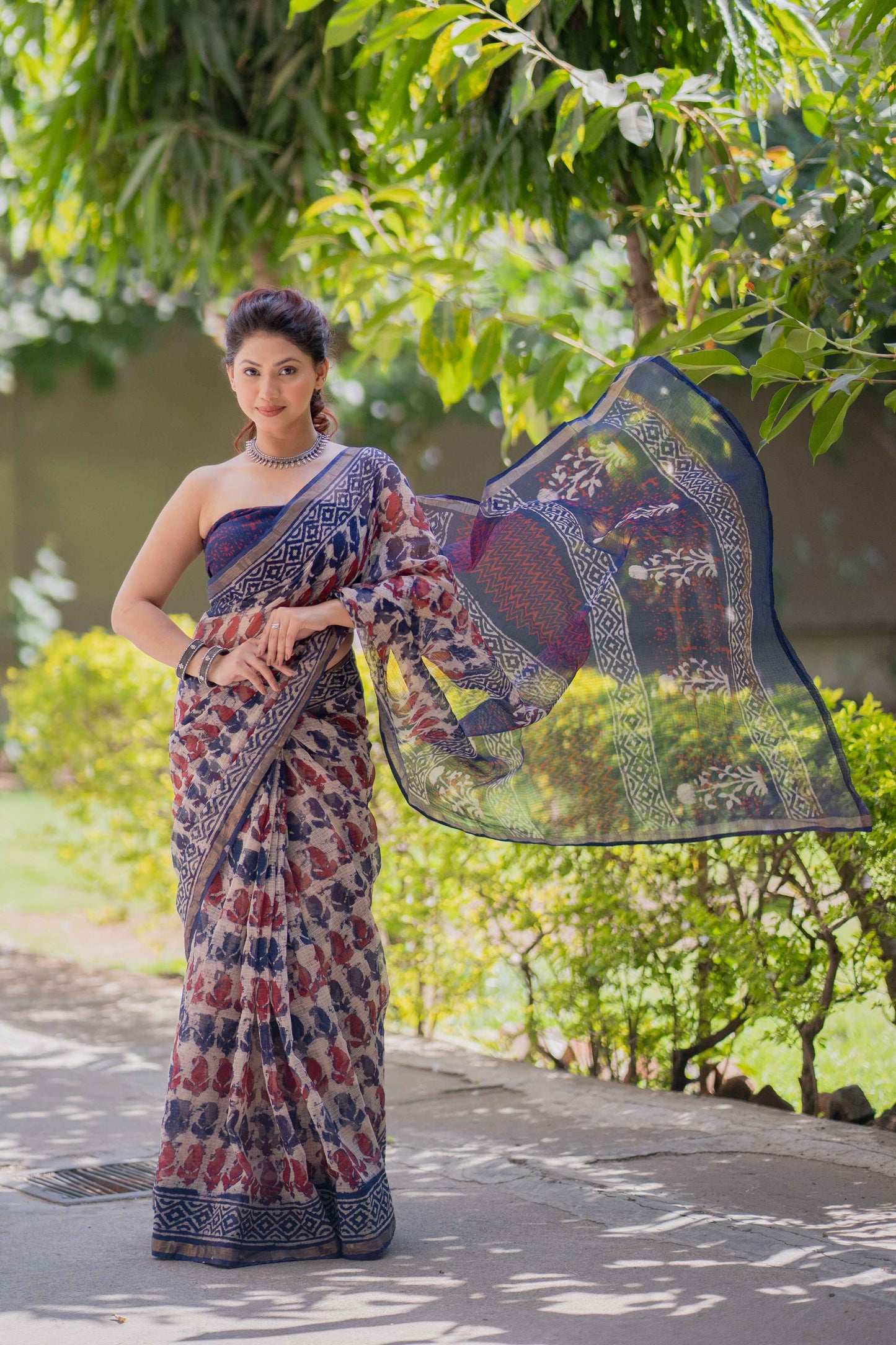 Rajvalli- White Kota Doria Saree
