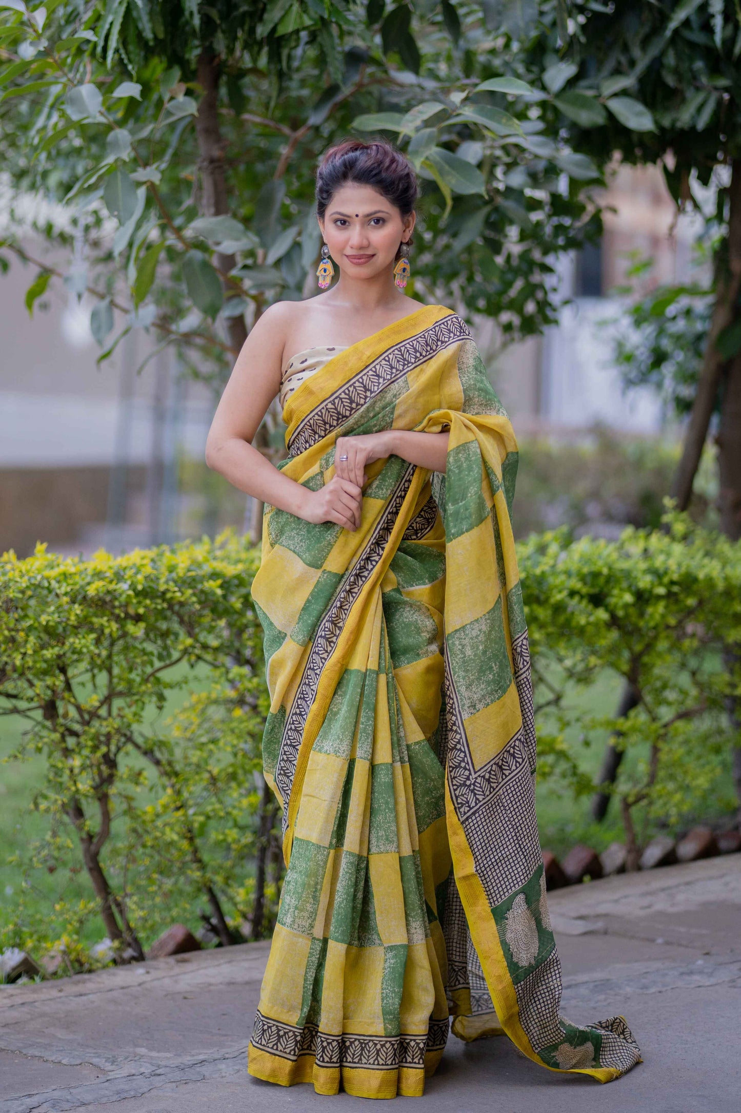 Kanakjaal- Yellow Checks Maheshwari Saree