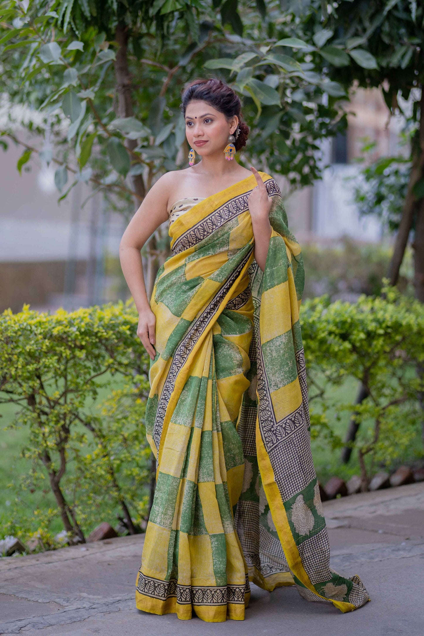 Kanakjaal- Yellow Checks Maheshwari Saree