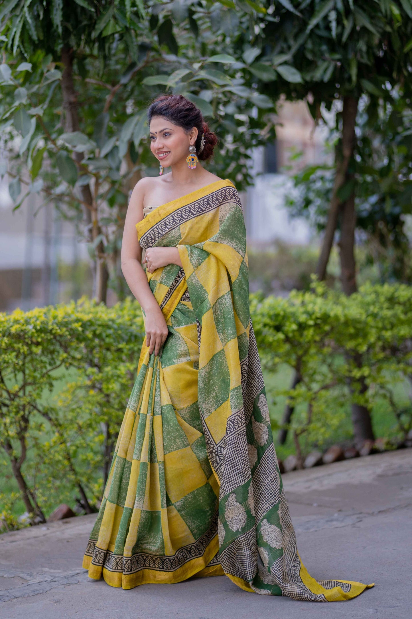 Kanakjaal- Yellow Checks Maheshwari Saree