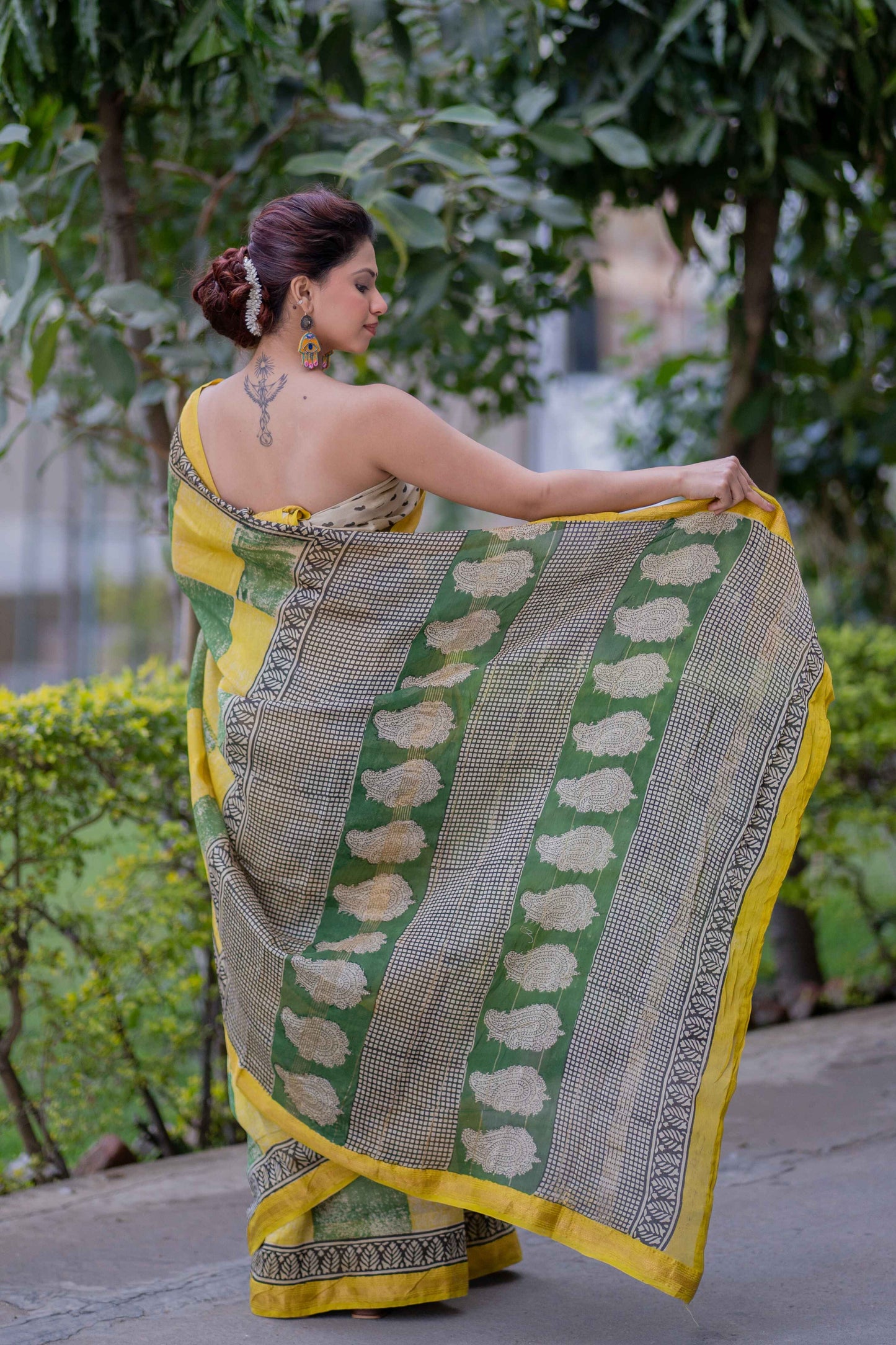 Kanakjaal- Yellow Checks Maheshwari Saree