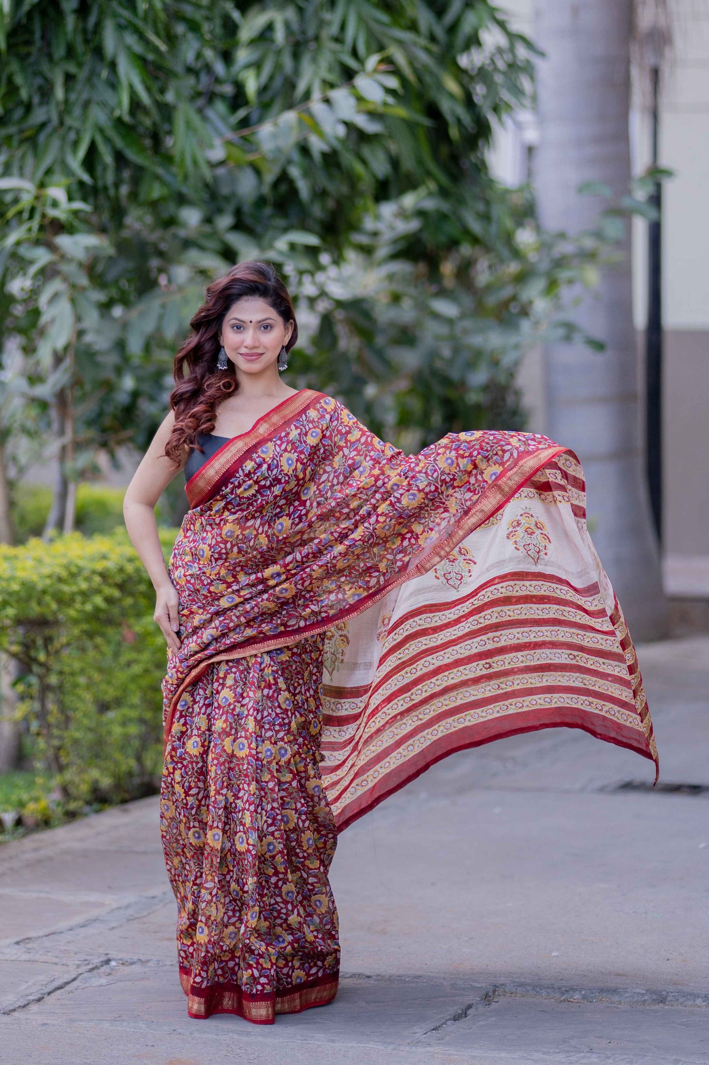 Kusumvati- Floral Maheshwari Silk Saree