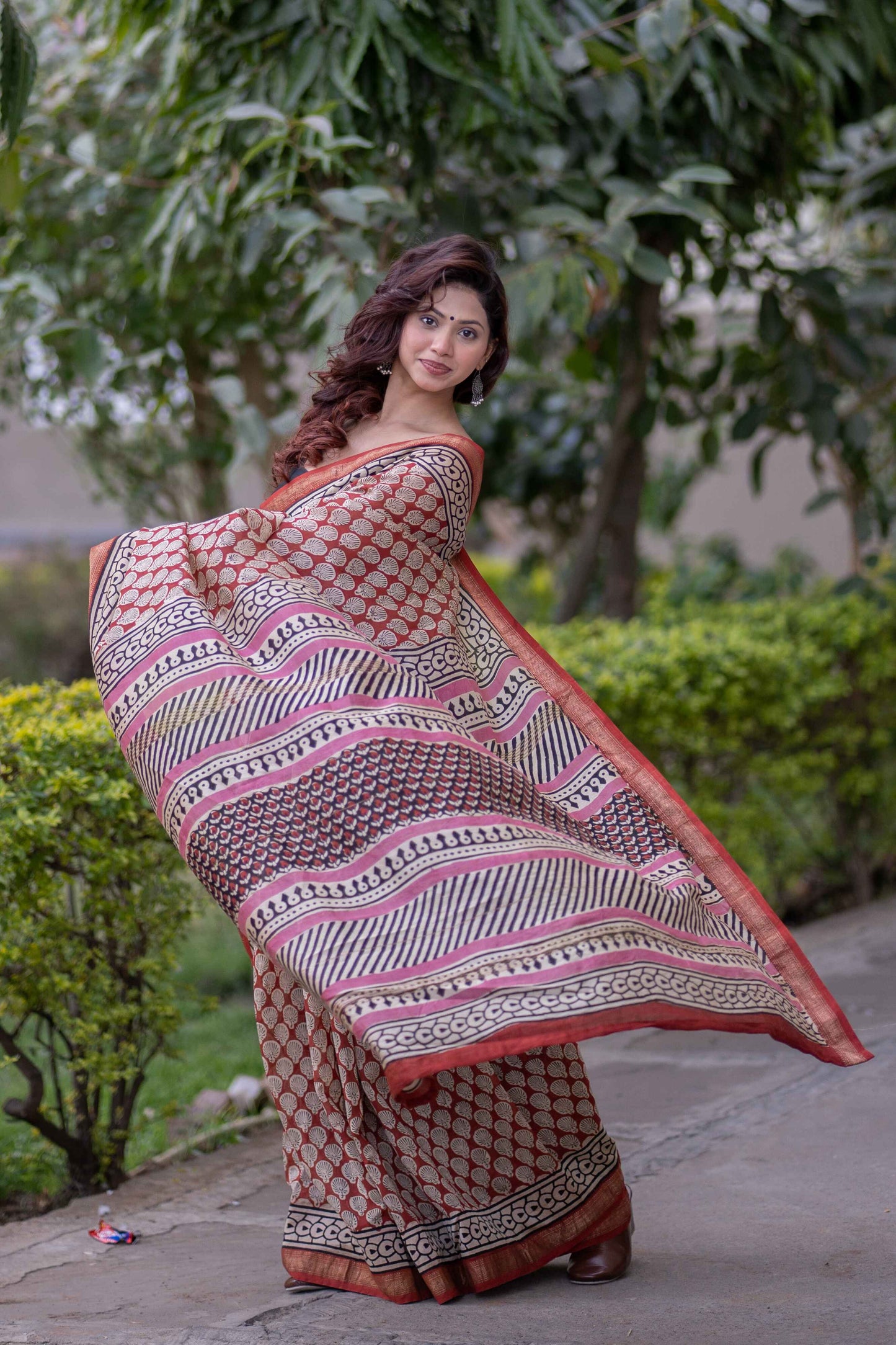 Karunmayi- Red Maheshwari Silk Saree