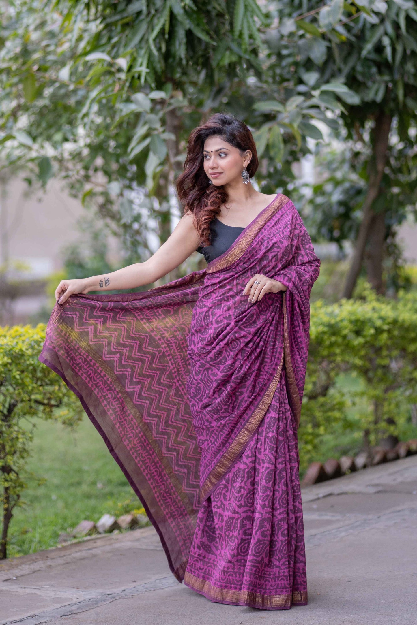 Pushpavalli- Pink Maheshwari Silk Saree