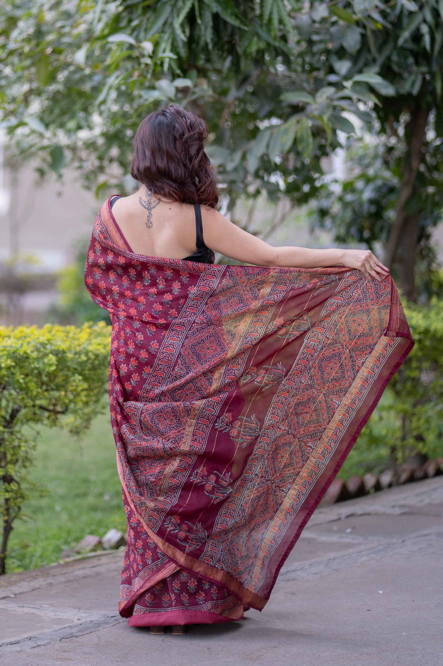 Tamrapushpi- Floral Maheshwari Silk Saree