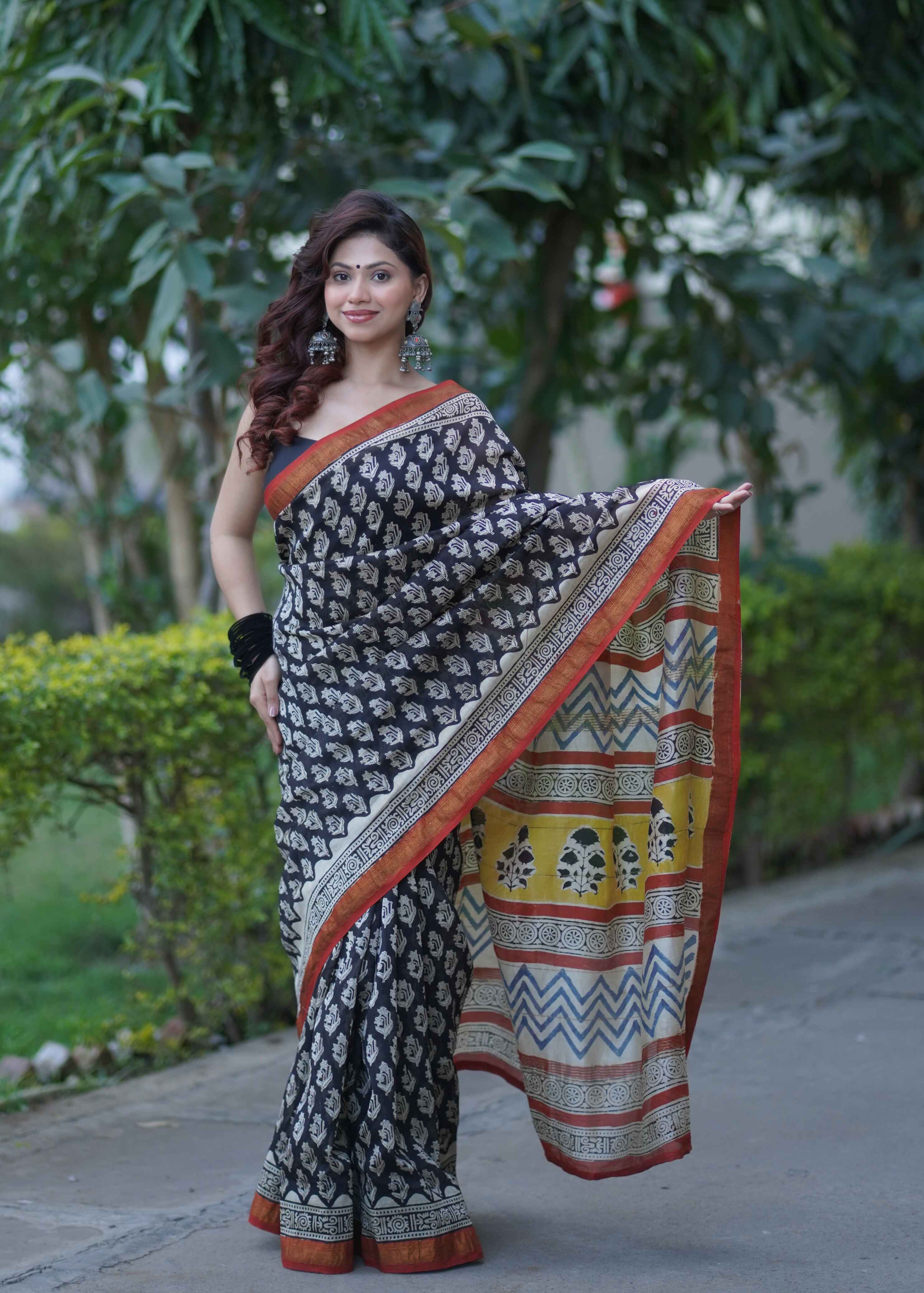 Tamira-Black Maheshwari Silk Saree