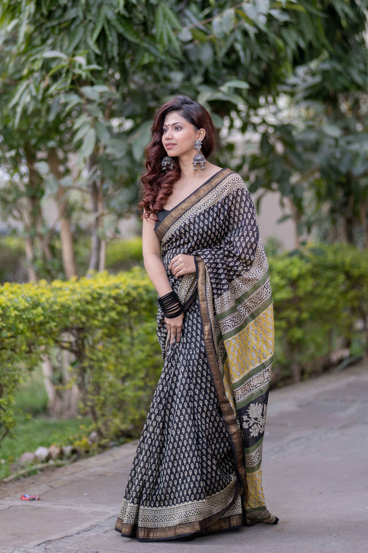 Tarakini- Black Maheshwari Silk Saree
