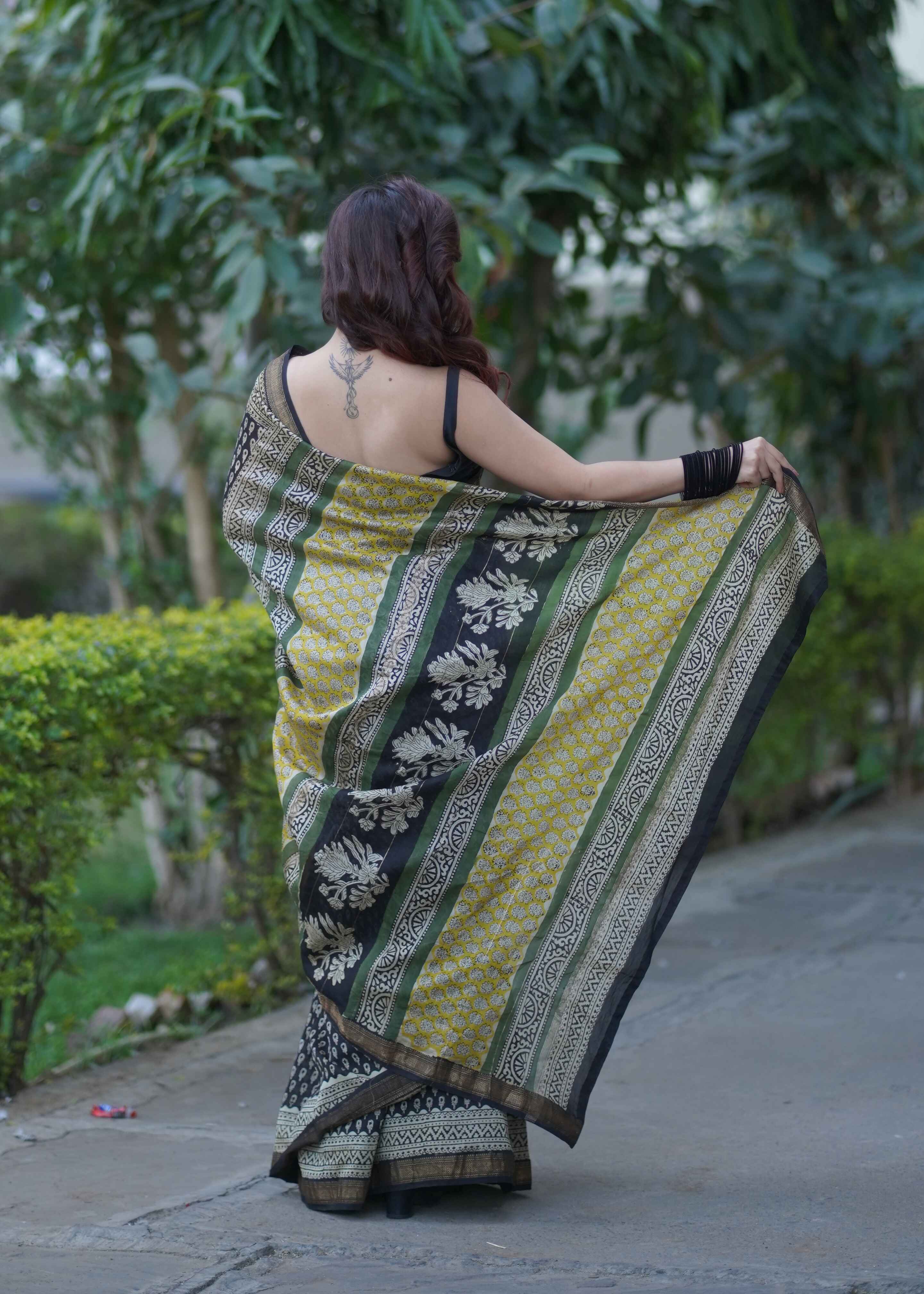 Tarakini- Black Maheshwari Silk Saree