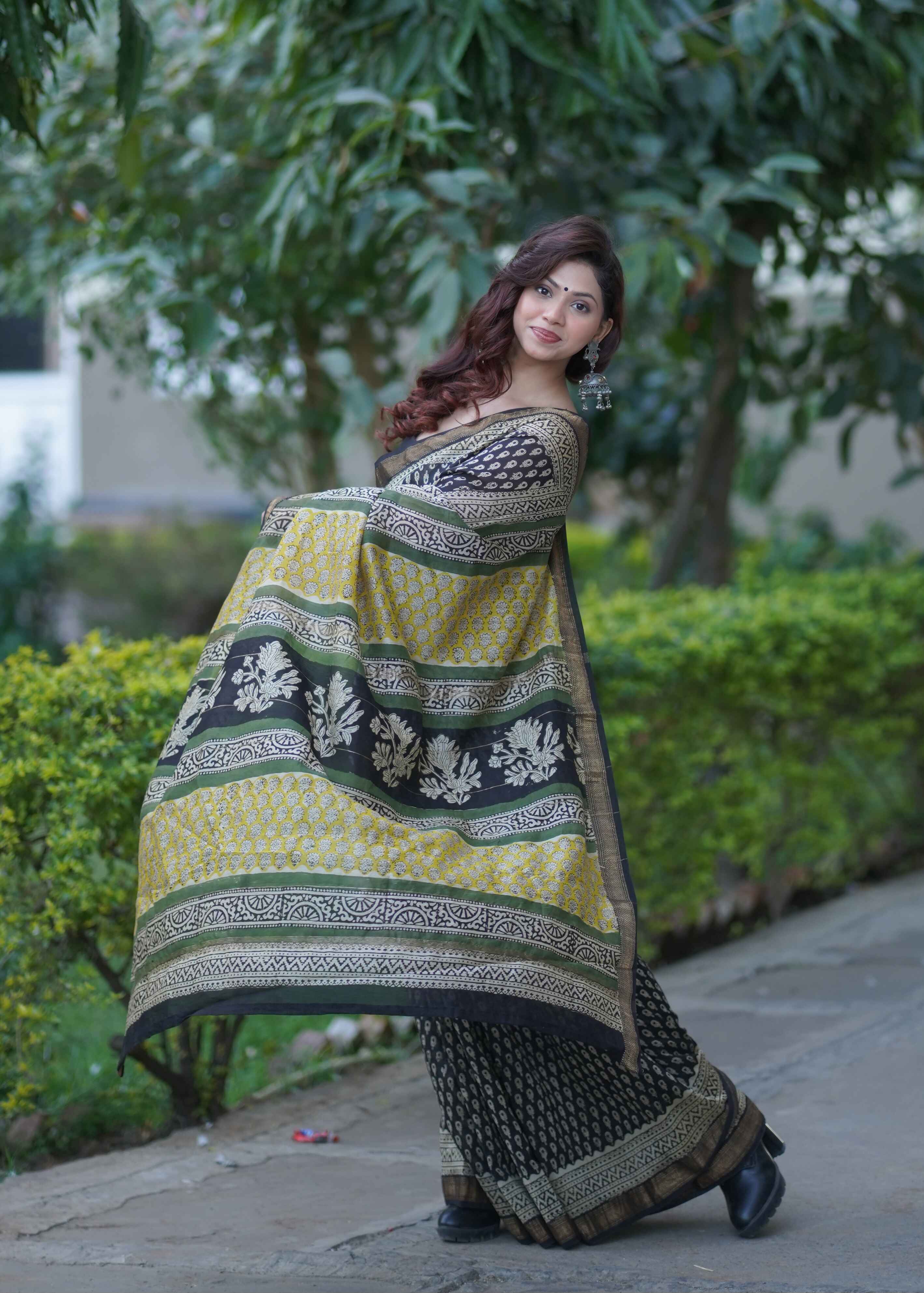 Tarakini- Black Maheshwari Silk Saree