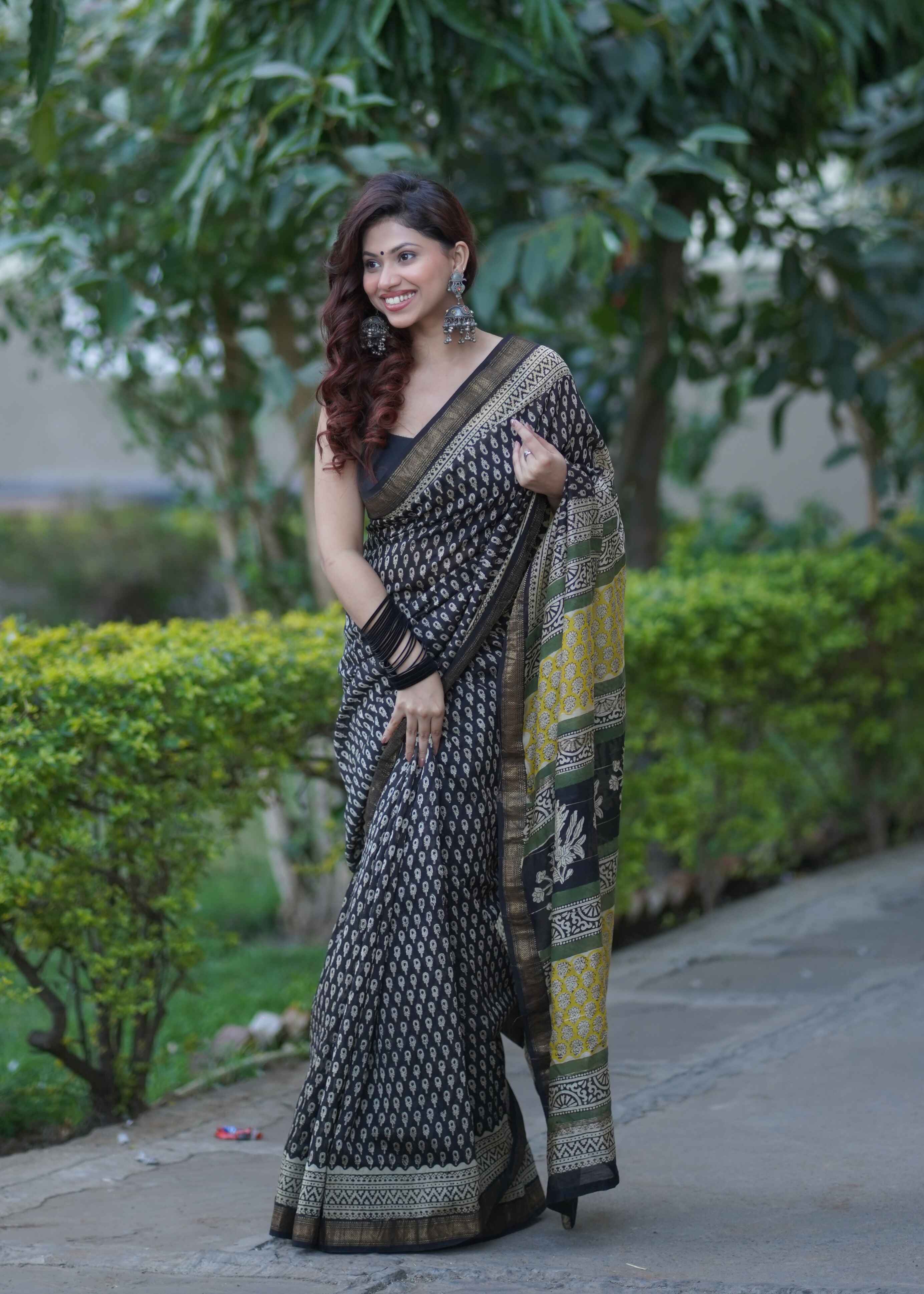 Tarakini- Black Maheshwari Silk Saree