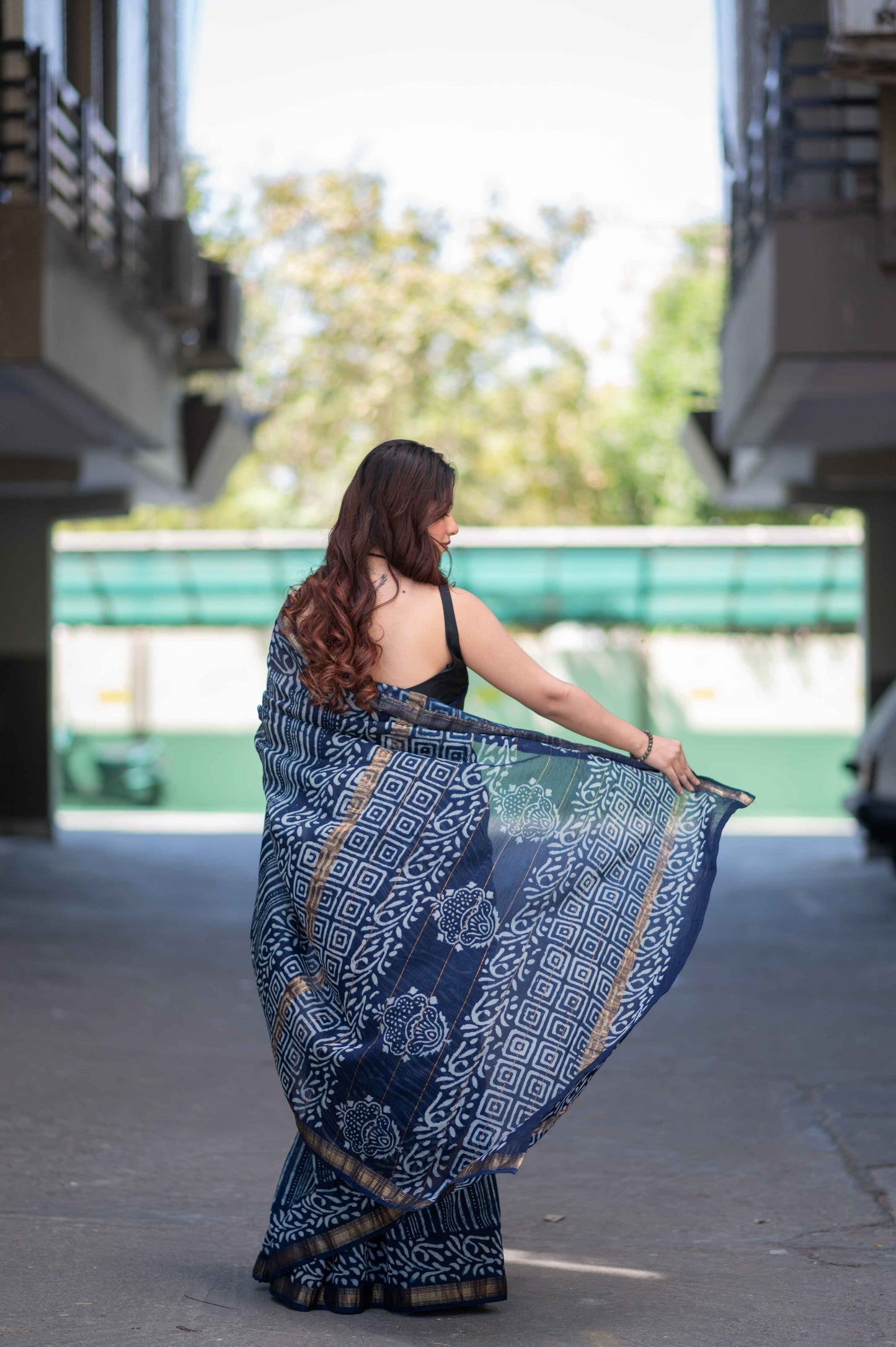 Chitrangada- Indigo Dabu Maheshwari Silk Saree