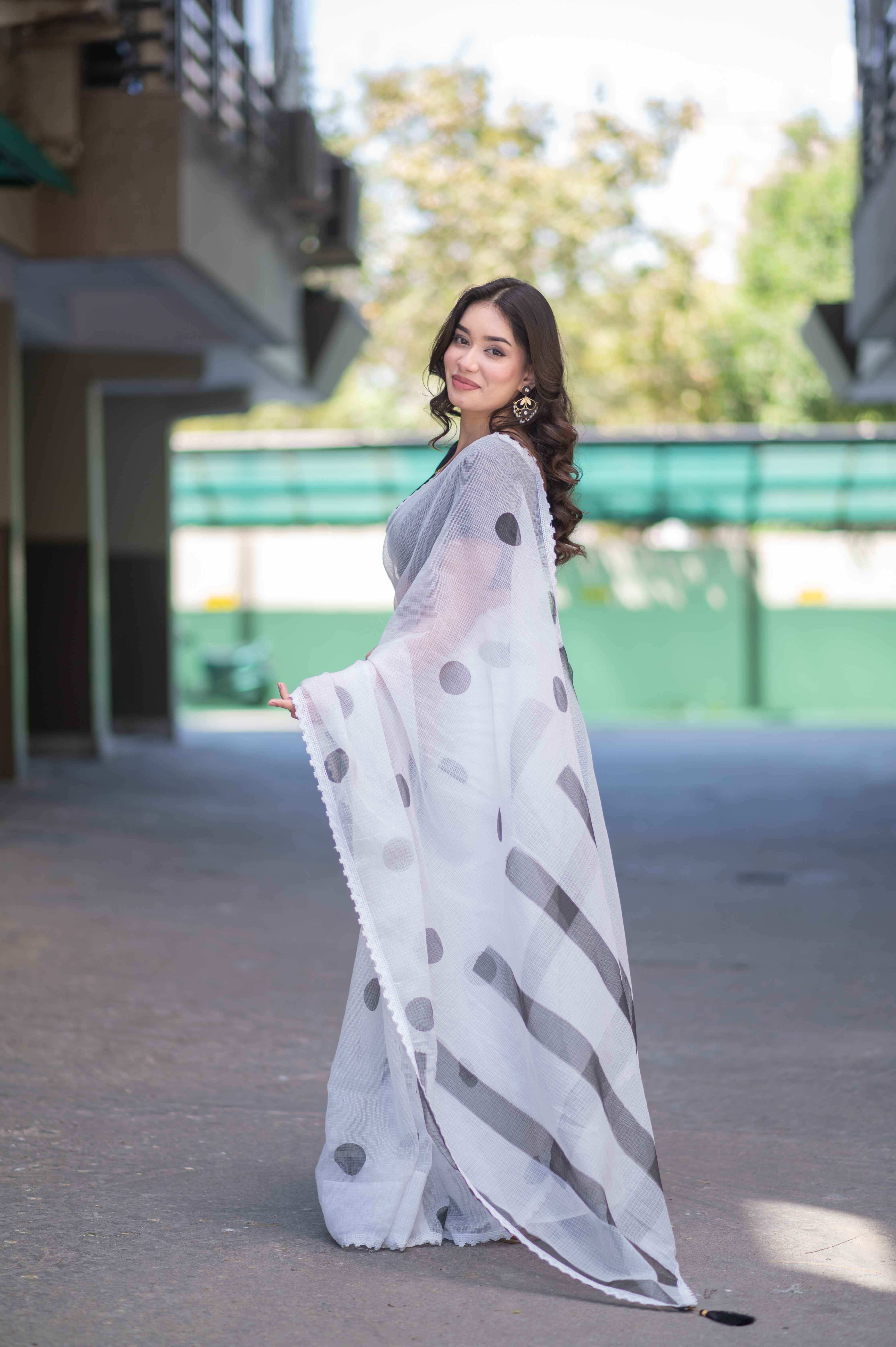Meri Pyaari Bindu -White Kota Doria Saree