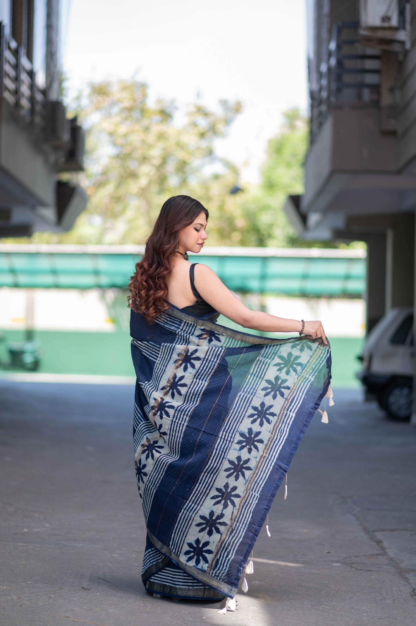 Blue Heaven- Indigo Maheshwari Silk Saree