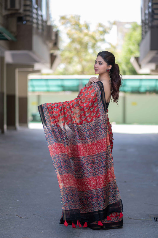 Scarlet Shadow- Maheshwari Silk Saree