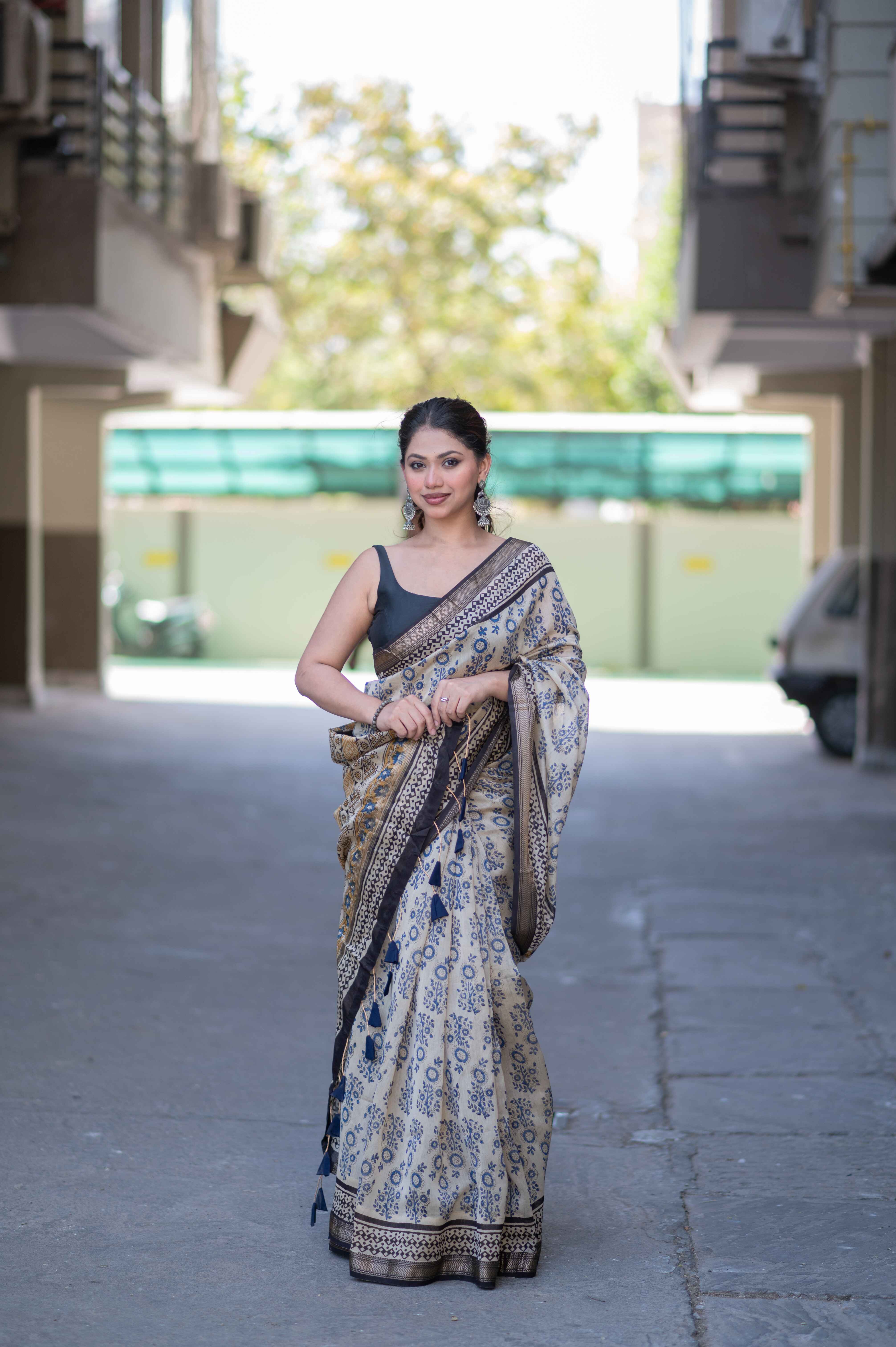 Skyline Elegance - Cream Maheshwari Silk Saree