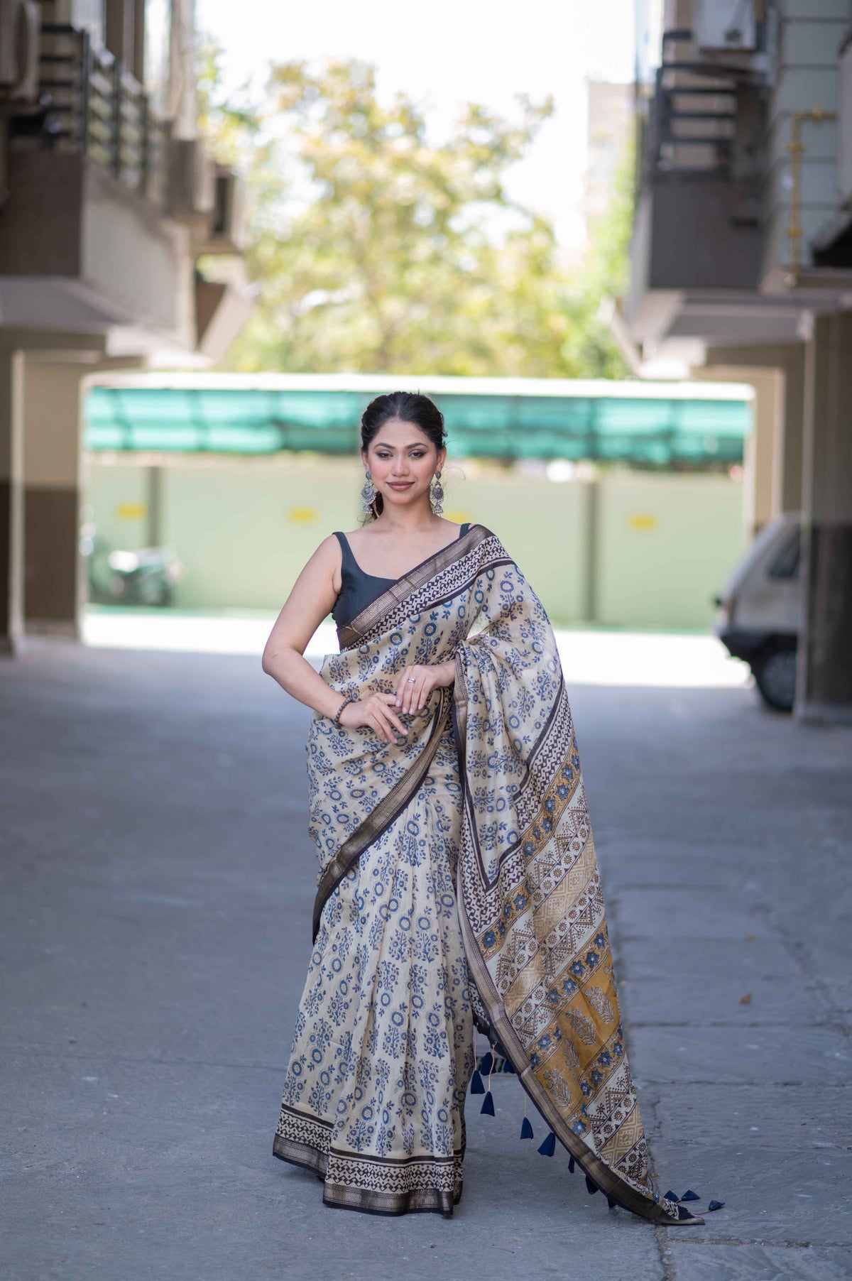 Skyline Elegance - Cream Maheshwari Silk Saree