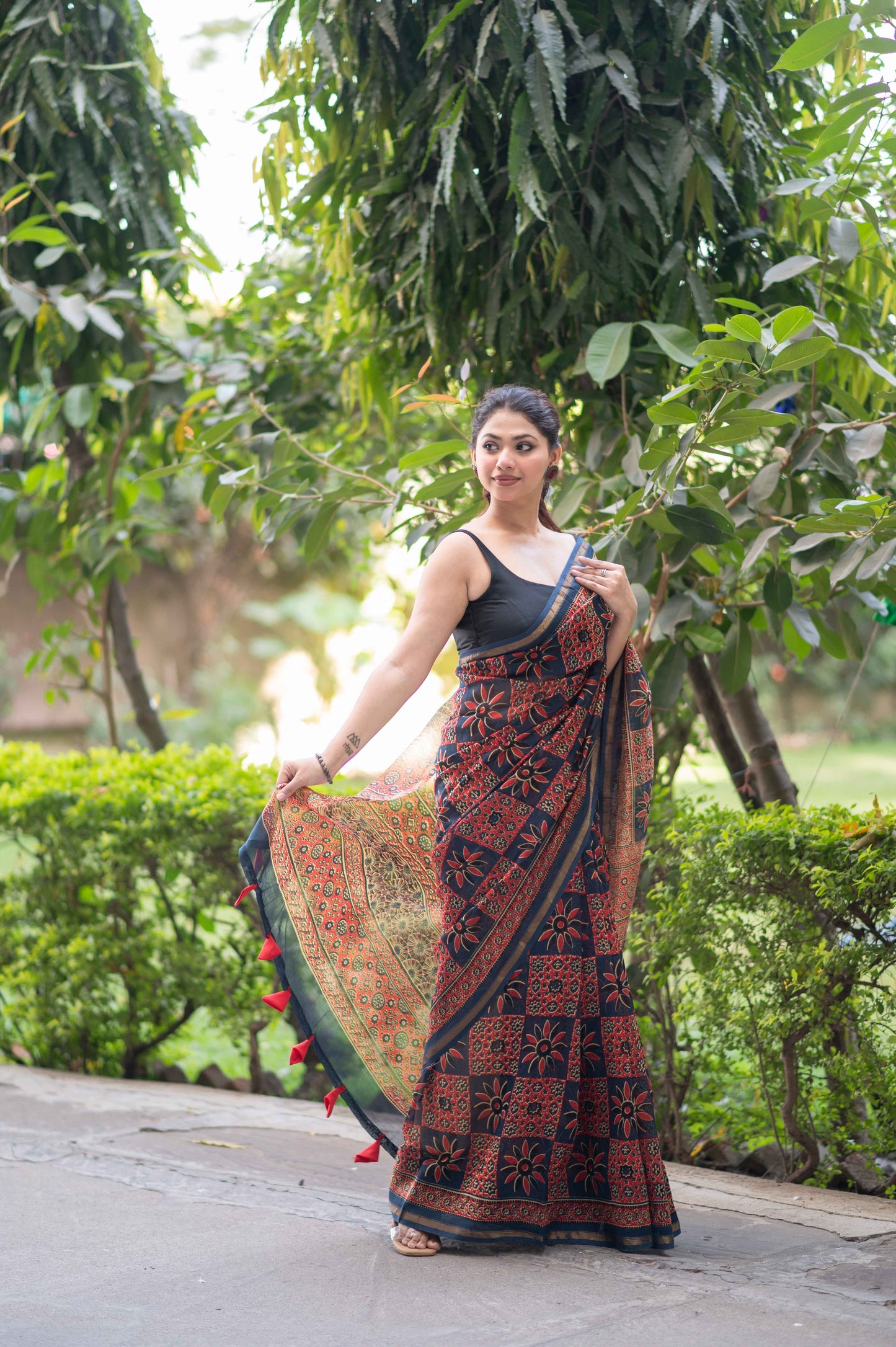 Sapphire Symphony - Maheshwari Silk Saree