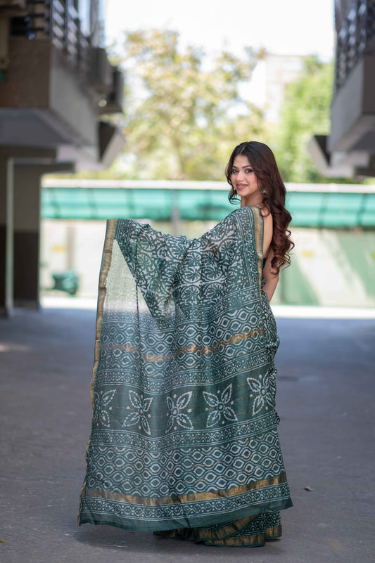 Mrinalini- Green Dabu Maheshwari Silk Saree