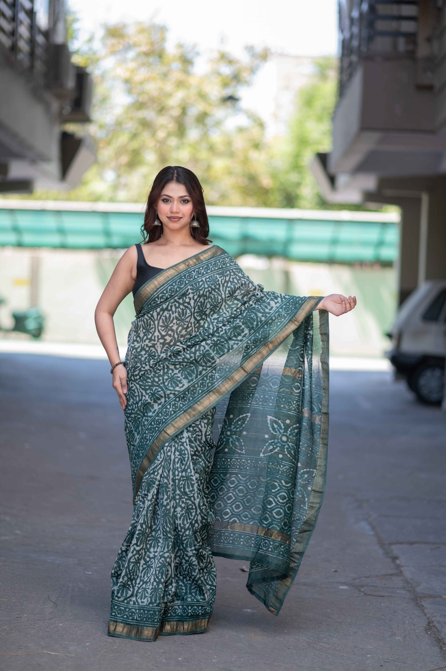 Mrinalini- Green Dabu Maheshwari Silk Saree