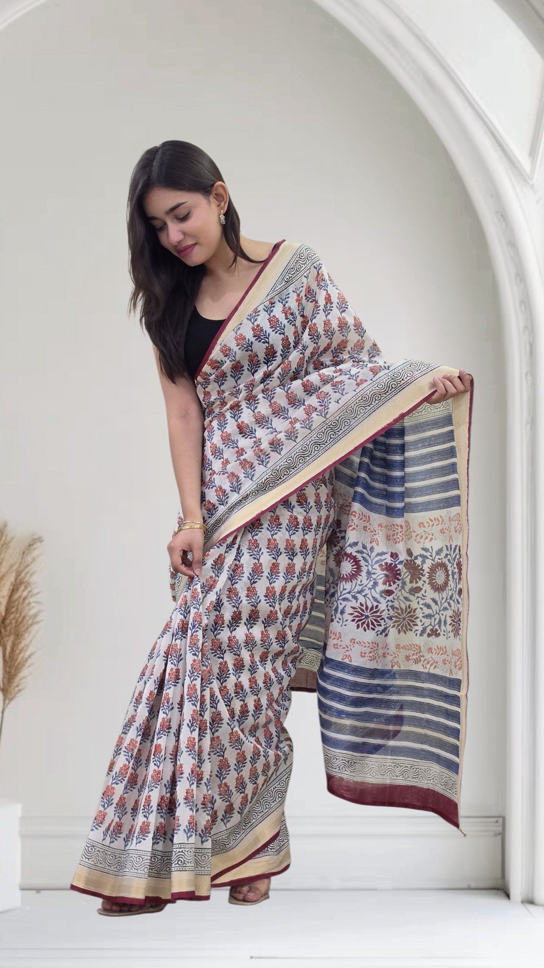 Vedanshi - White Maheshwari Silk Saree