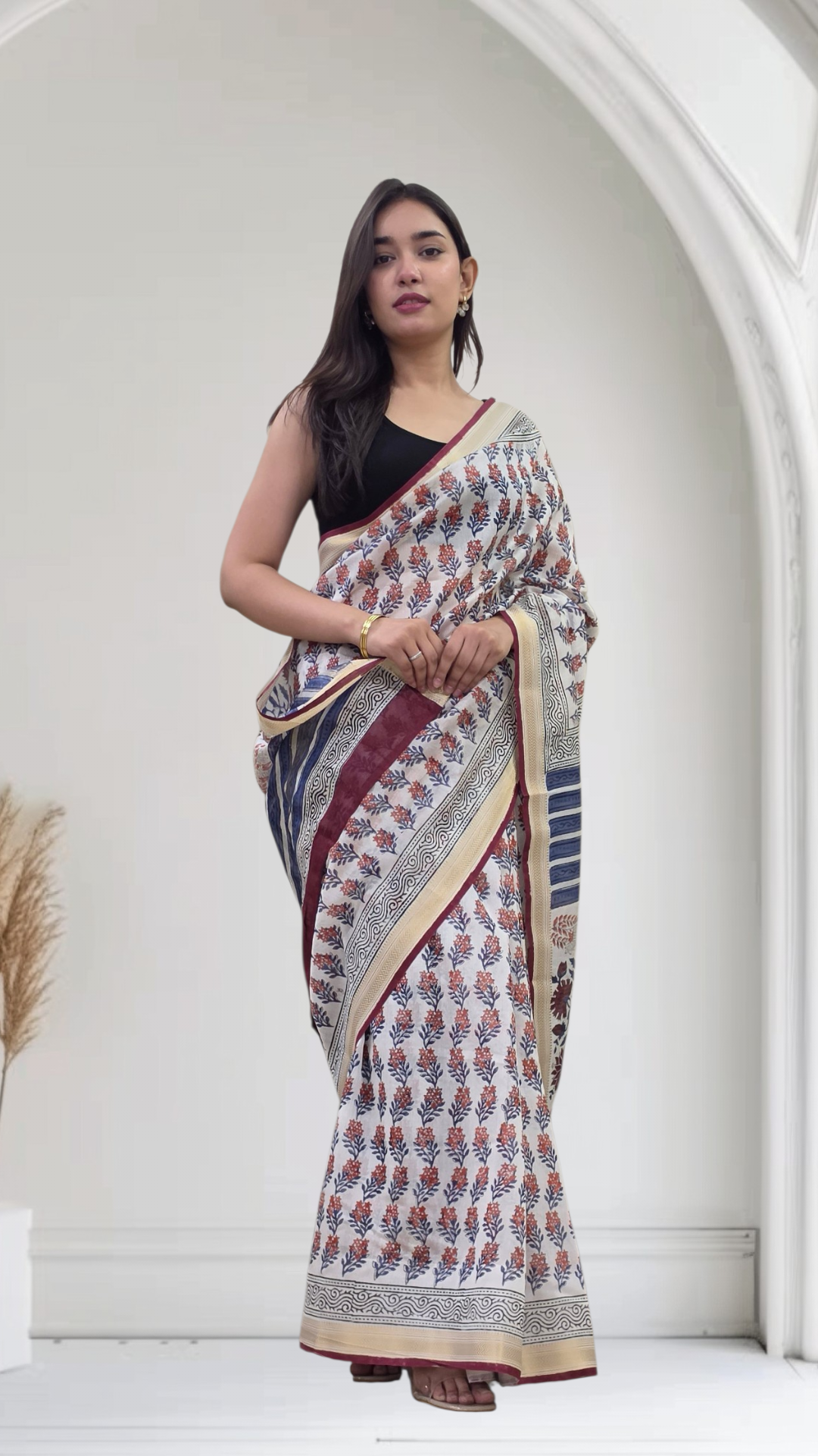 Vedanshi - White Maheshwari Silk Saree