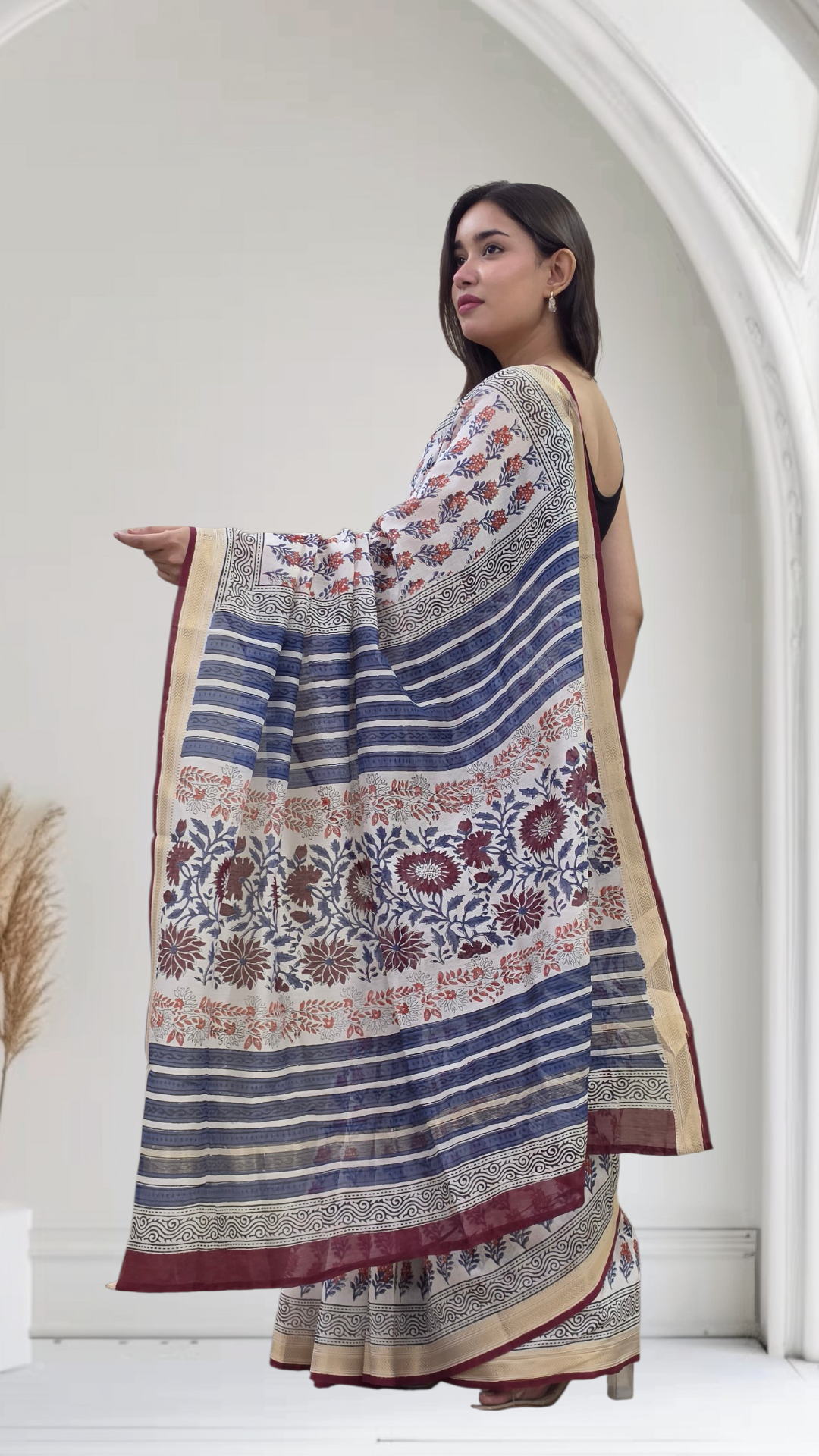 Vedanshi - White Maheshwari Silk Saree