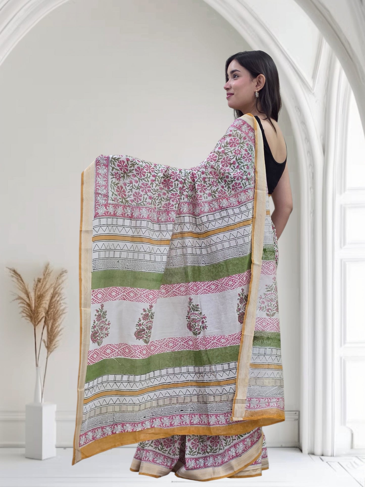 Yashasvi- White Maheshwari Silk saree