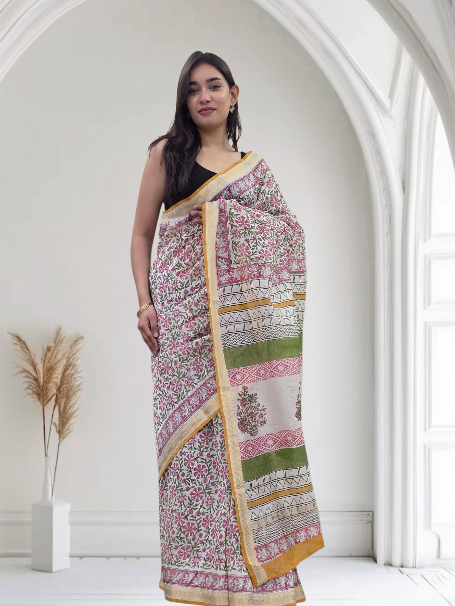 Yashasvi- White Maheshwari Silk saree