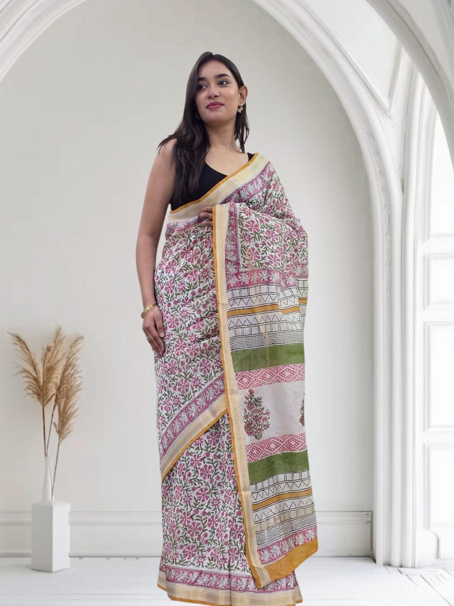 Yashasvi- White Maheshwari Silk saree
