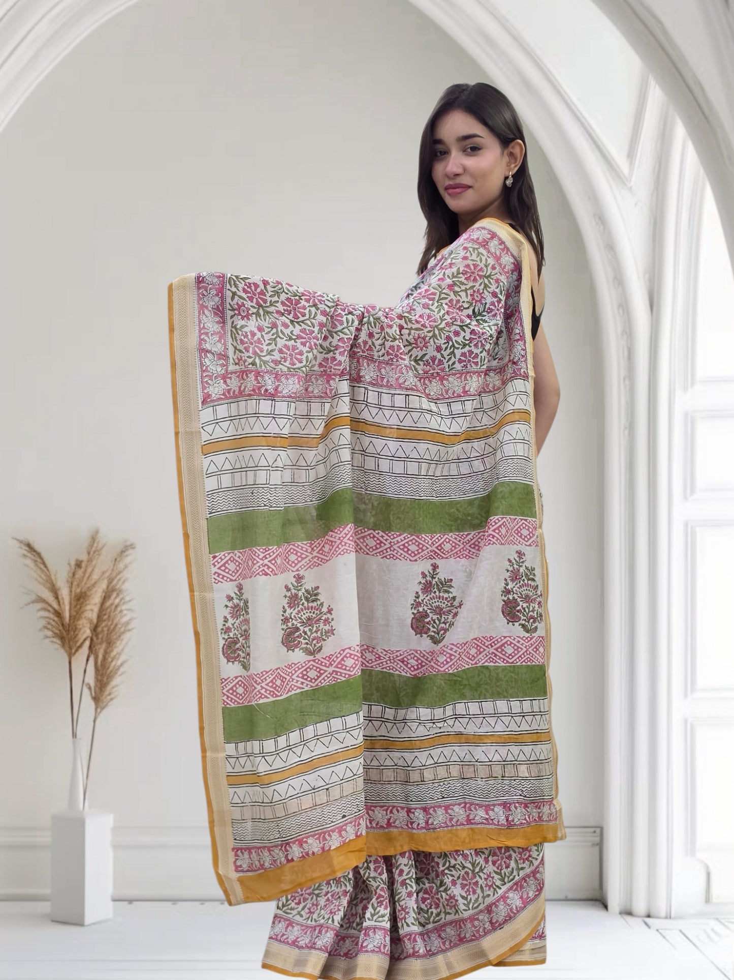 Yashasvi- White Maheshwari Silk saree