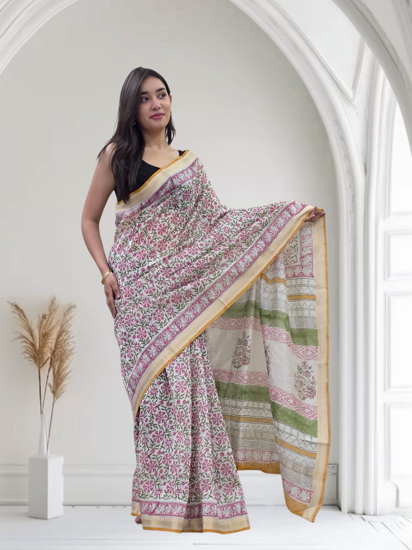 Yashasvi- White Maheshwari Silk saree