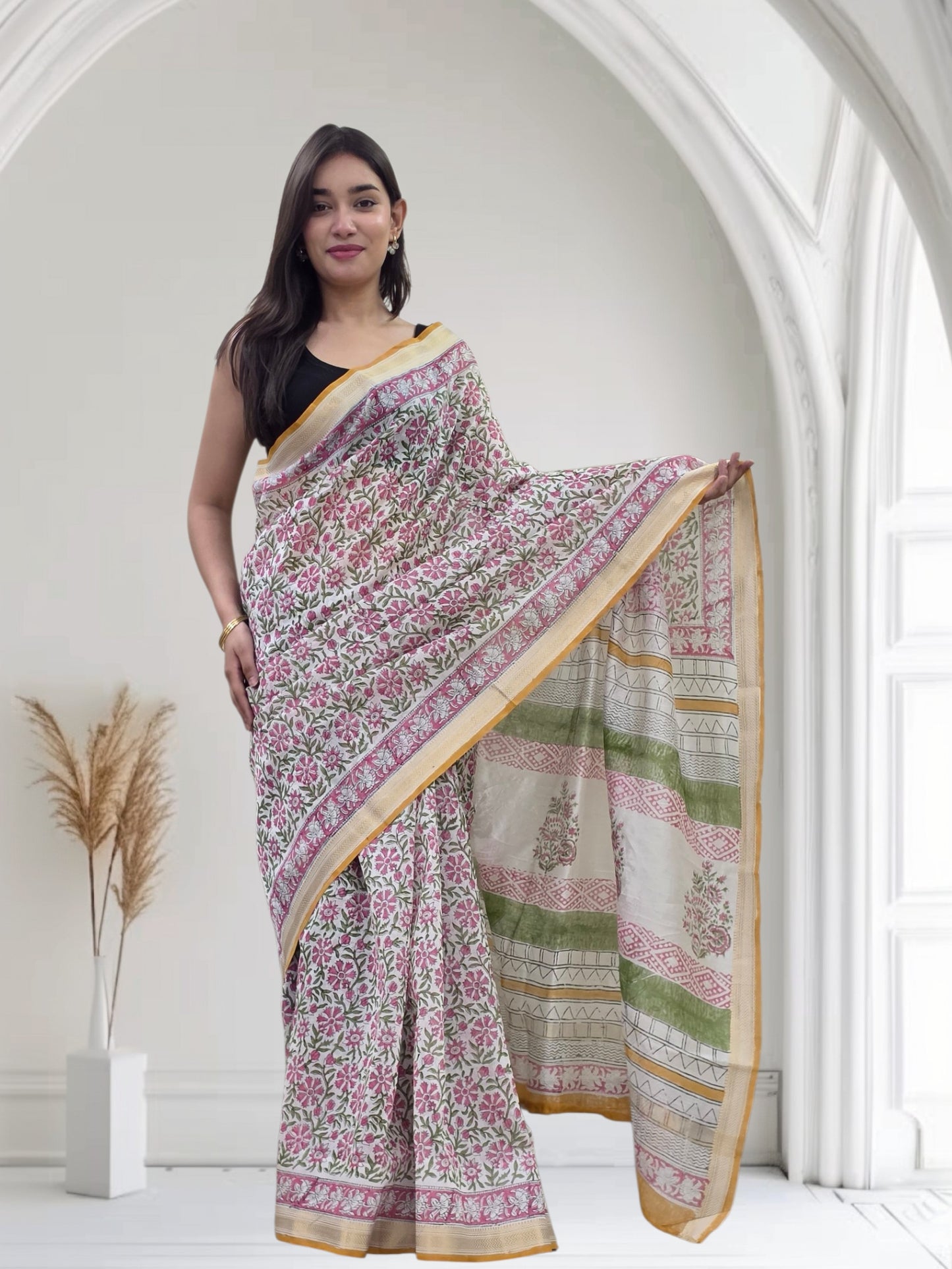 Yashasvi- White Maheshwari Silk saree
